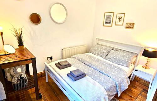 Lovely 1 Bed Apartment a step to Zone 2 Station - London - Foto 7