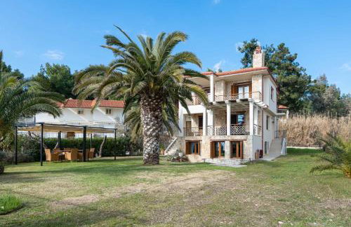 Vitamin Sea Beachfront Villa, Sithonia #FeelsLikeHome - Photo 2