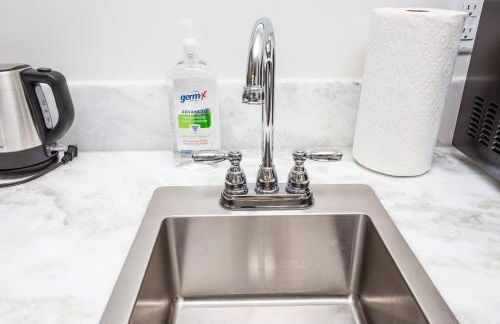 Comfy Studio with Cali King Size Mattress - Foto 25