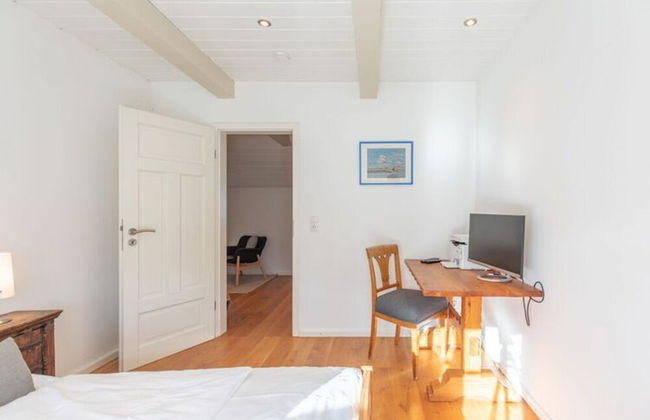 Historisches Reetdachhaus in Ruhiger Lage - Foto 2