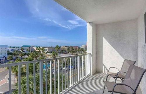 NEW Beach Condo 5 min walk to the Beach Sleeps 9 - Foto 21