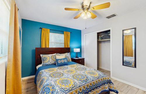 Relax in Retro - Photo 15