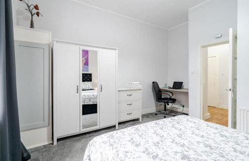 Stunning Newly Furnished Ground Floor Apartment - Foto 9