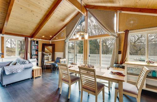 2 Mi to Lake Arrowhead! Mtn-View Hideaway with Deck - Foto 9