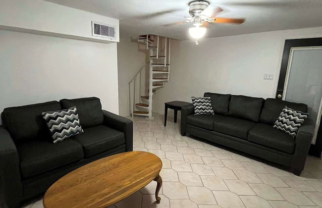 Steps From Downtown Minutes to the Airport - Photo 14