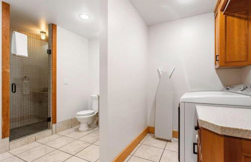 Beautiful Lakescape-4 BR Home with Heated Pool & Rec Space-Family Friendly - Foto 33