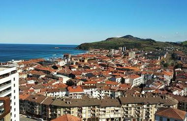 OFERTA ESPECIAL ÚLTIMA HORA - SARAKATUA15 - vistas espectaculares - familias y parejas - 2 dormitorios independientes - amplio salón cocina comedor - tarjeta parking OTA GRATIS - Julio y agosto estancia mínima 7 noches de domingo a domingo - - Foto 6