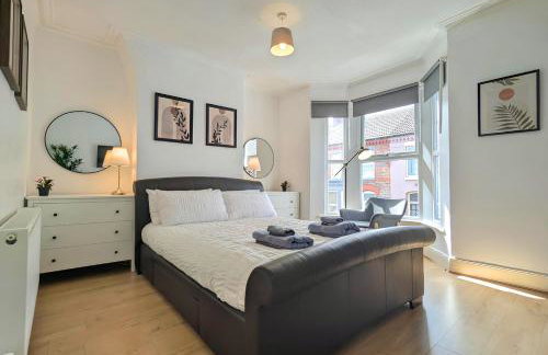 Bright 4BR Home Near Anfield & Free Parking - Foto 3