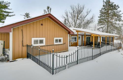 Home Theater and Hot Tub! Home Near Higgins Lake - Foto 23