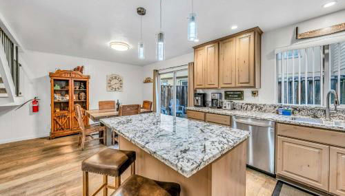 Modern 3BD -Walk to Lake & Beach - Foto 2