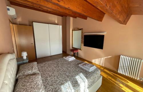 Appartamento Luce-- 2 camere da letto--Centro storico--Parcheggio privato gratuito - Foto 3