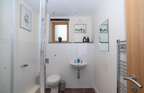 2-Bed Duplex Apartment | Sleeps 6 | Ideal for Contractors, NHS & Tourism Guests - Foto 13