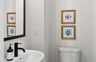 Upscale Townhome 3 miles to Downtown with 2 Car Garage - Foto 23