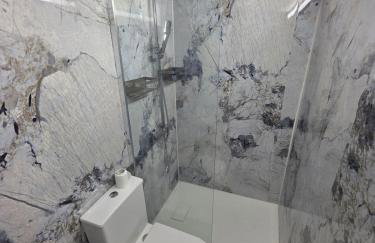 Private Basement Flat - Photo 2