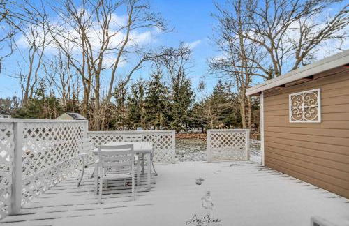 Beachglass Cottage - Family Friendly Kids and Pets - Photo 31