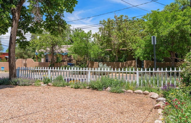 Casa O'keeffe - Five-minute Walk to The Plaza, Quiet Neighborhood, Comfort and Convenience - Foto 27