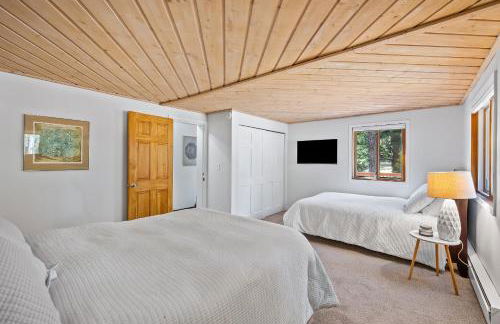 Nestled Inn Vacation Home Rental Evergreen - Trails, Views, Hot Tub, Skiing! - Foto 19