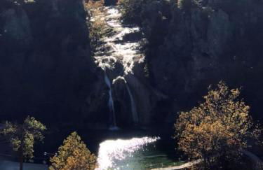 The Bluebird Cottage Style Cabin with Hot Tub near Turner Falls and Casinos - Foto 25