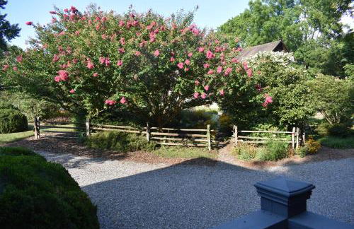 Restored1850s log cabin, with gazebo and gardens! 1 mile to downtown Weaverville - Foto 43