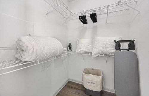 Brightshaven CoolSprings, Modern 1Bed with EV Parking in Frisco - Foto 12