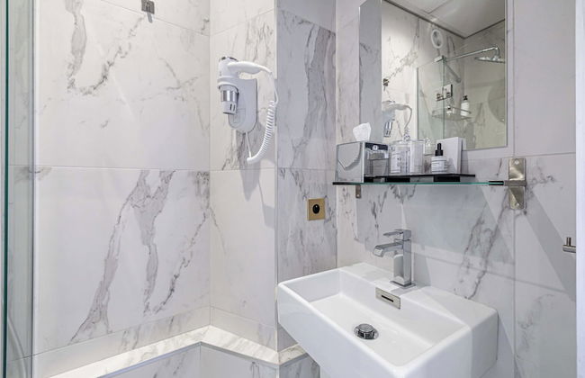 Hotel Avaton - Cosy Bedroom - Cannes Centre - Photo 4