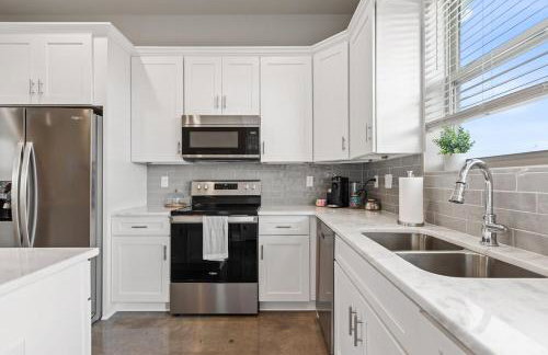 NEW Youngsville Escape KING Beds Cajun Luxury WiFi - Foto 29