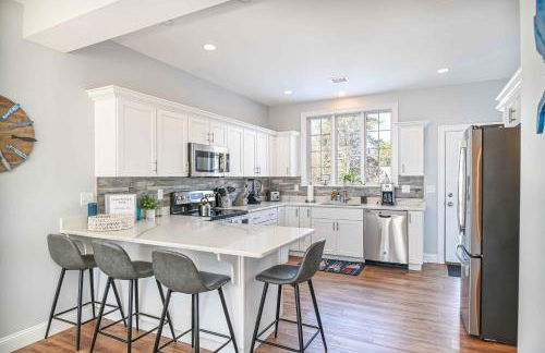 Maritime Meadows - Charming Resort-Style Home - Photo 5