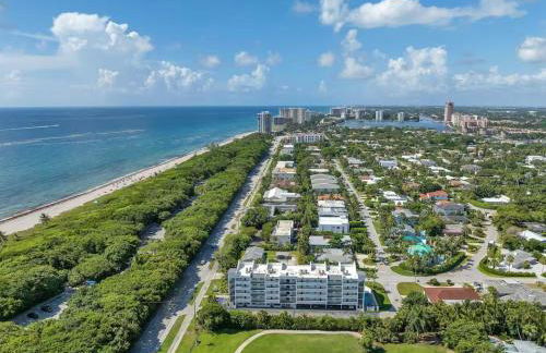 Luxury - 2BR 2BA - Balcony - Right Across From the Beach - Foto 30