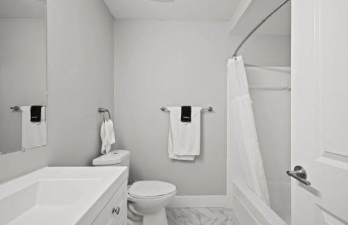 Spacious & Stylish Stay in Rochester Prime Spot - Foto 12