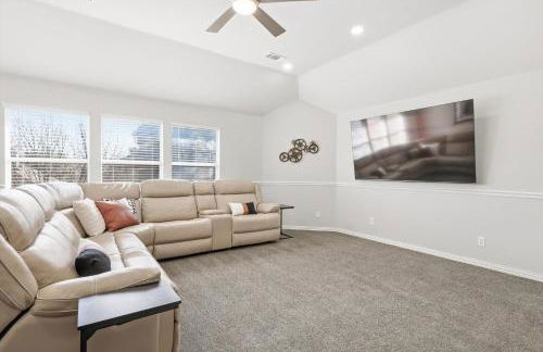 Luxury Backyard Pool & Patio Oasis 4-BD - Foto 26