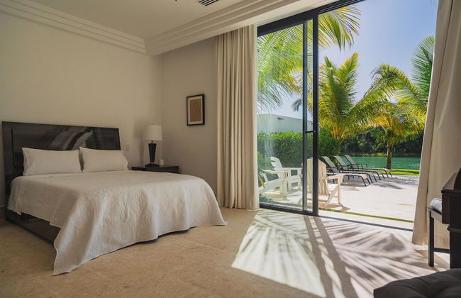 New Lake Front Villa in Golf and Beach Resort - Photo 29