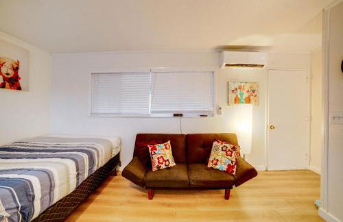 Work and Play! Studio 7 Mi to Dtwn San Bernardino - Foto 13