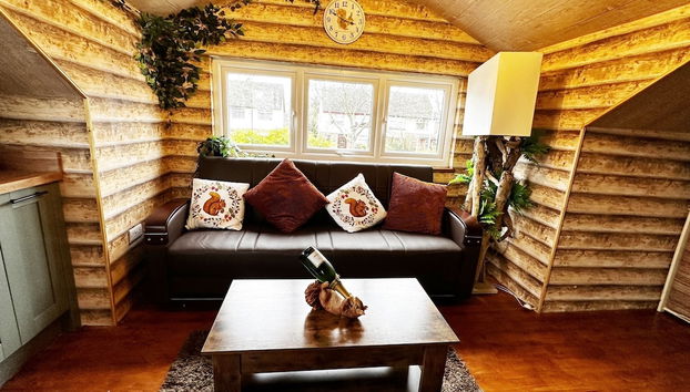 Squirrel Hideaway with Hot Tub in Formby, Liverpool - Foto 2, Imagen principal