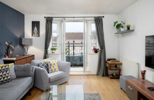 Stylish 2-Bed Flat with Balcony Near Haymarket - Pass the Keys - Foto 1