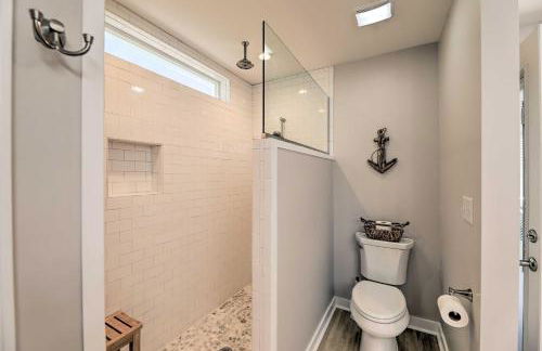 Beaufort Pad with Patio 3 Blocks to Waterfront! - Foto 15