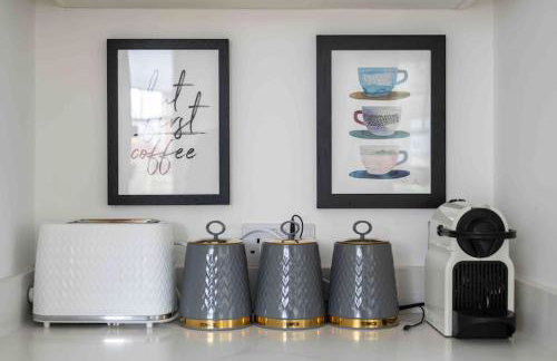 The Lymington Hub Slps 13 hot tub/chef/spa - Photo 23