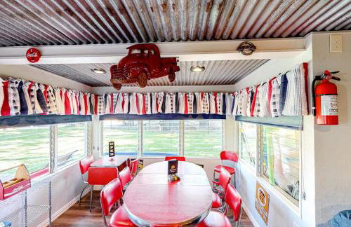 Charming Dog-Friendly Lakefront Home with Lake View, Dock, & Washer/Dryer - Foto 8