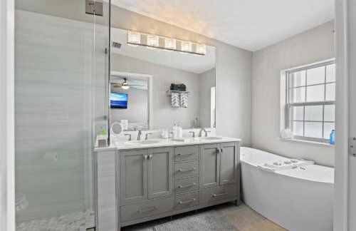 Near Beach Hot Tub Pet-Friendly - Foto 46