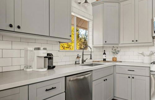 The Crown A-Frame Gated Central AC Lake Access - Foto 15