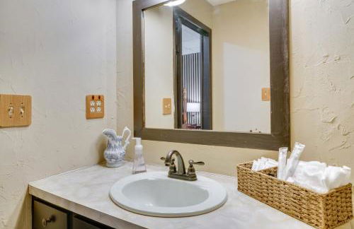 Cozy, Pet-Friendly Retreat in Hickory with Fire Pit! - Foto 11