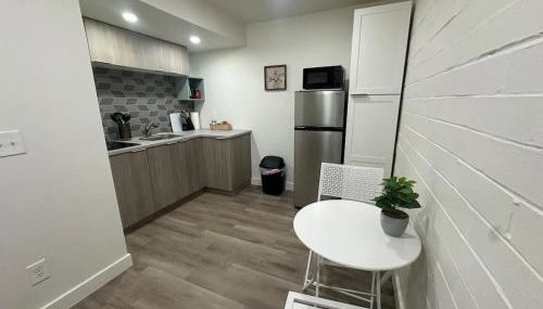 Newly remodeled bright studio - Photo 3