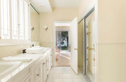 Vista by Avantstay Stunning Estate w/ Views of the Pacific Ocean Pool & Spa - Photo 36