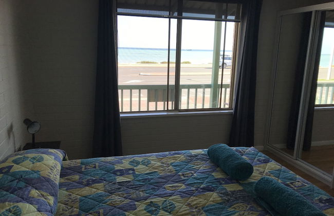 Shark Bay Seafront Apartments - Photo 34