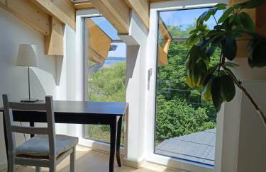 Apartment unterm Dach mit kleinem Seeblick - Foto 1