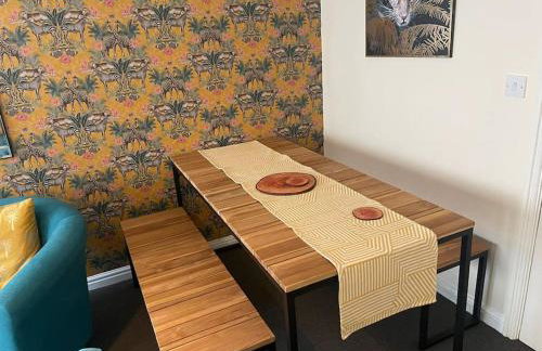 Modern 3 bedroom home *EVcharging* Garden, Parking - Photo 18