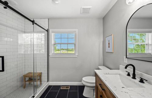 Spacious Home 4BR Fire Pit, Patio Hot Tub - Foto 35