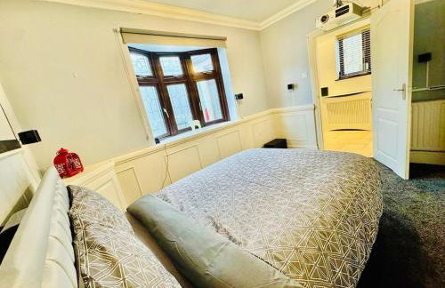 4-Bed Oasis Quiet Culde sac - Foto 8