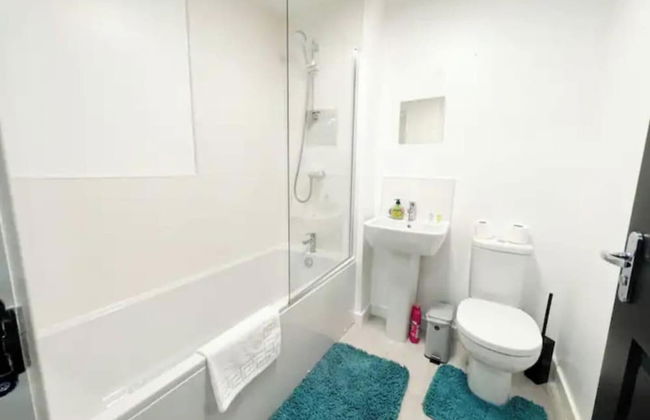 Charming 3 Bed Home in Stepps, Glasgow - Garden & Patio - Photo 32