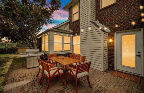 Tropical Pool Oasis - 5 BR Foosbal Cinema - Photo 2