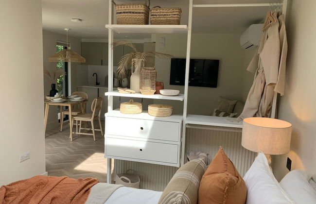 Stylish 4 Bed Home Close to Beach - Foto 49